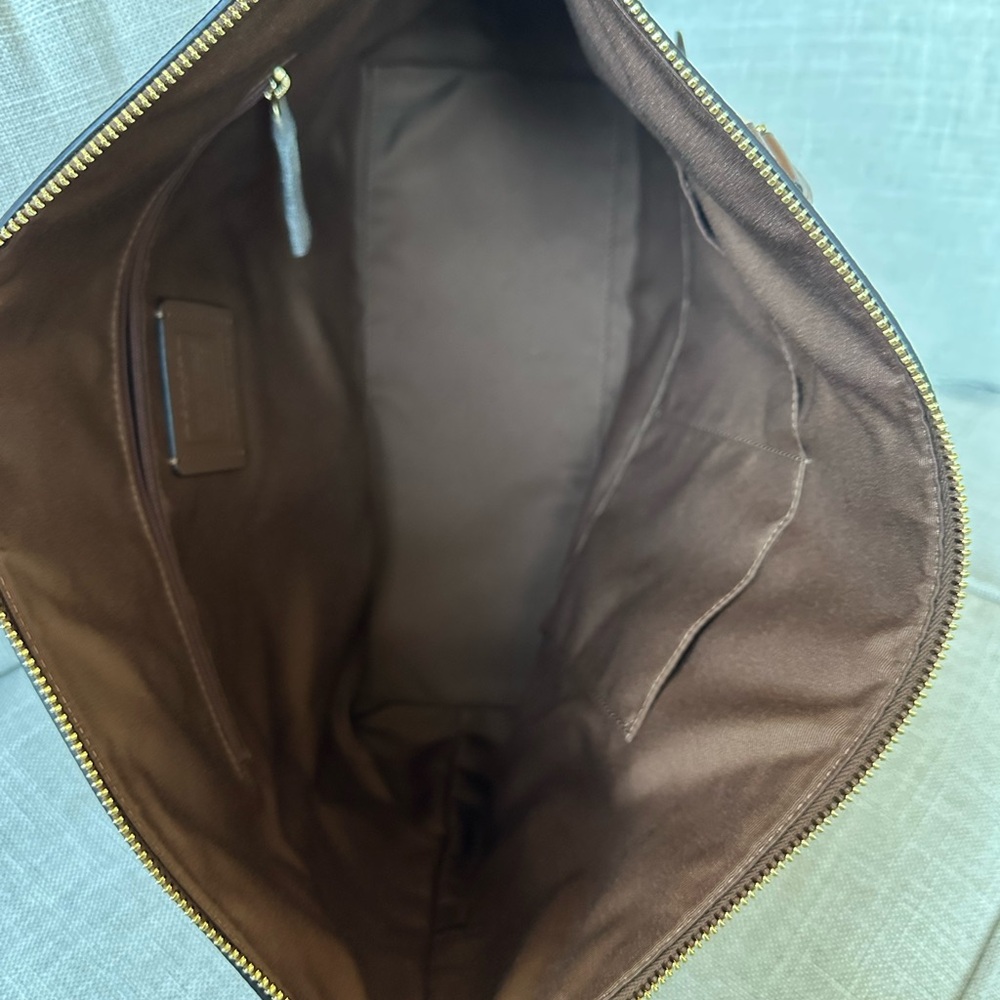 Coach gallery tote in signature canvas - Picture 10 of 13